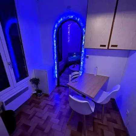 La Tete Dans Les Nuages Apartment